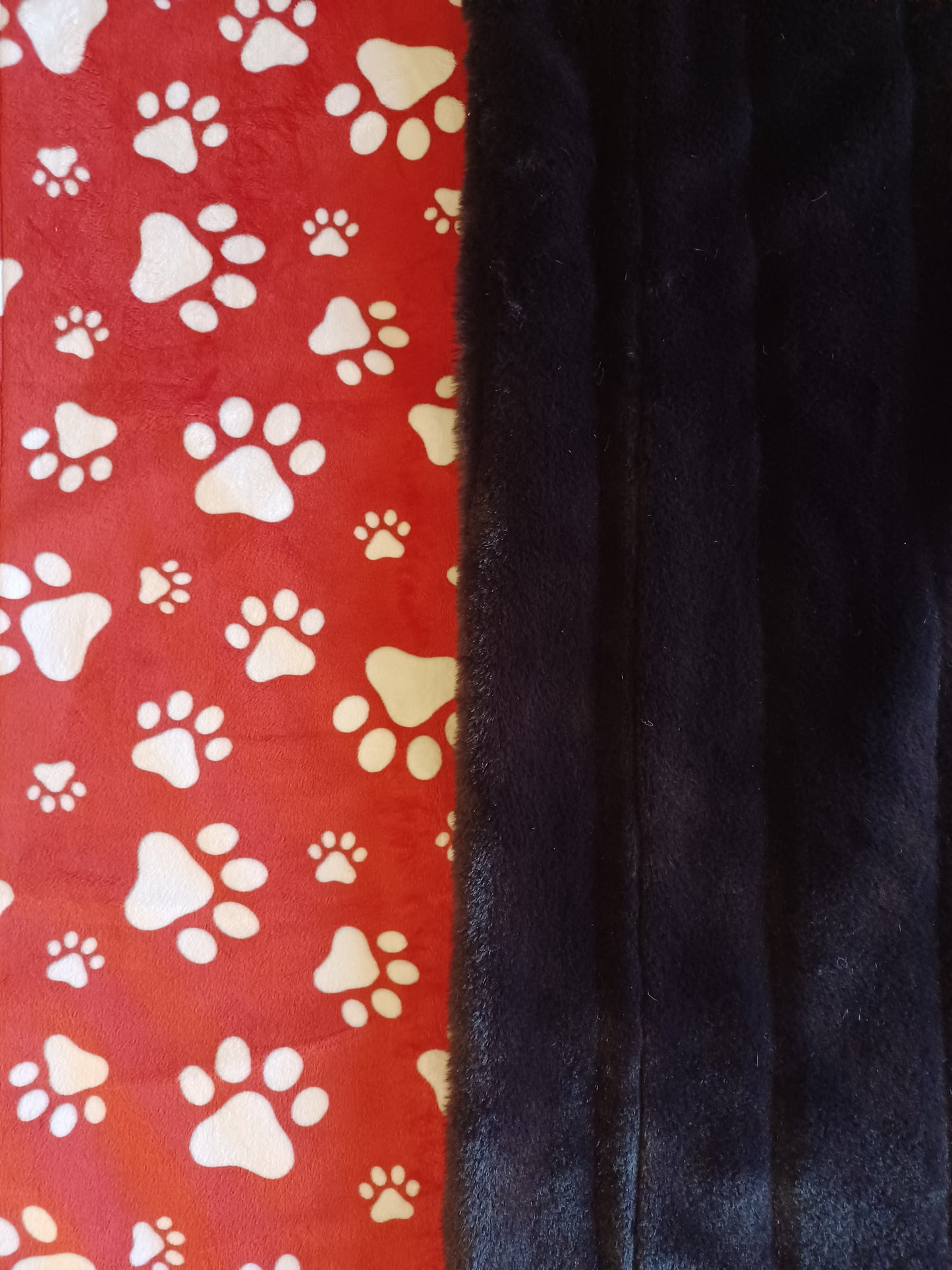 60x72 red/grey paws on black koala