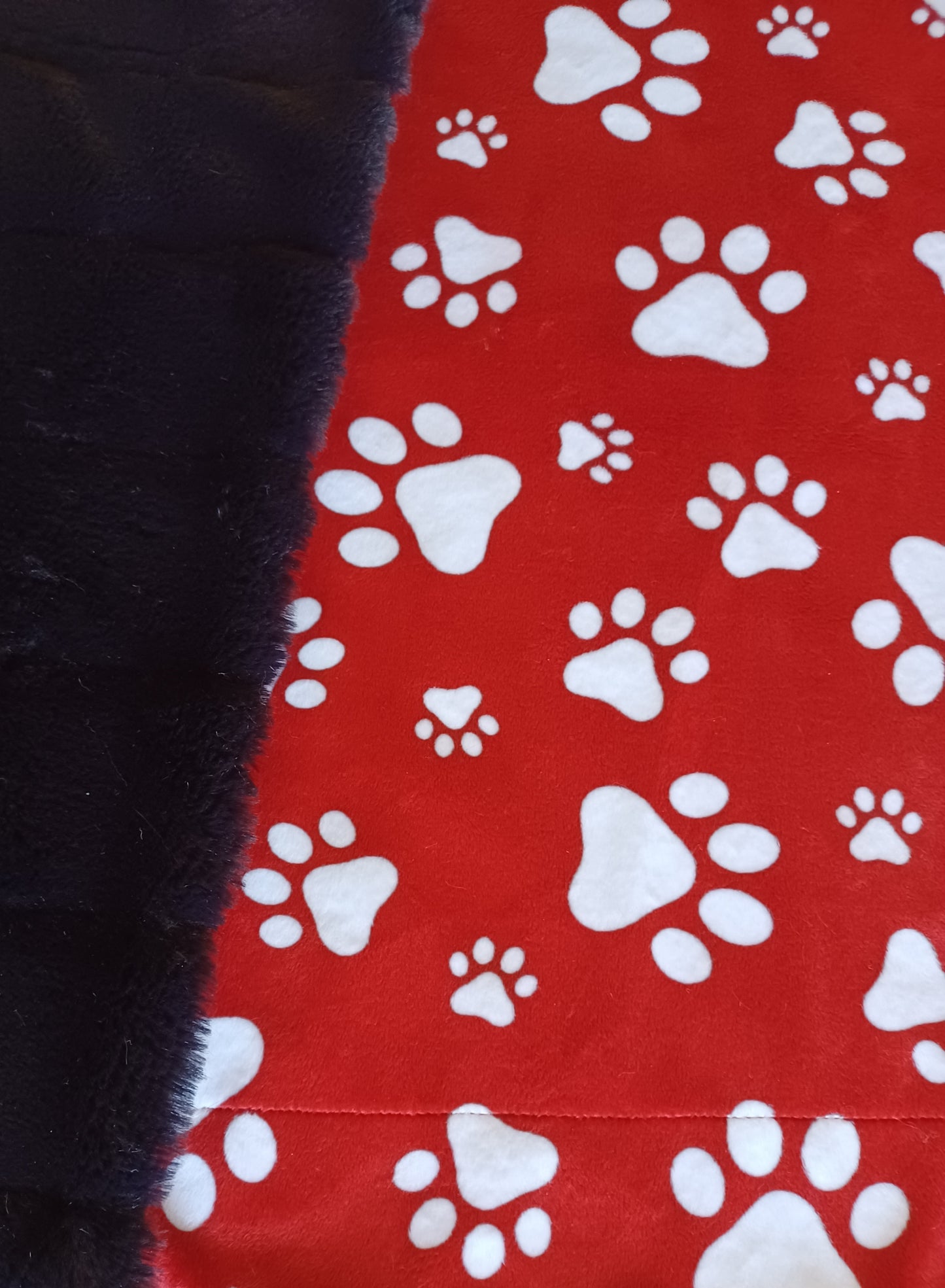 60x72 red/grey paws on black koala