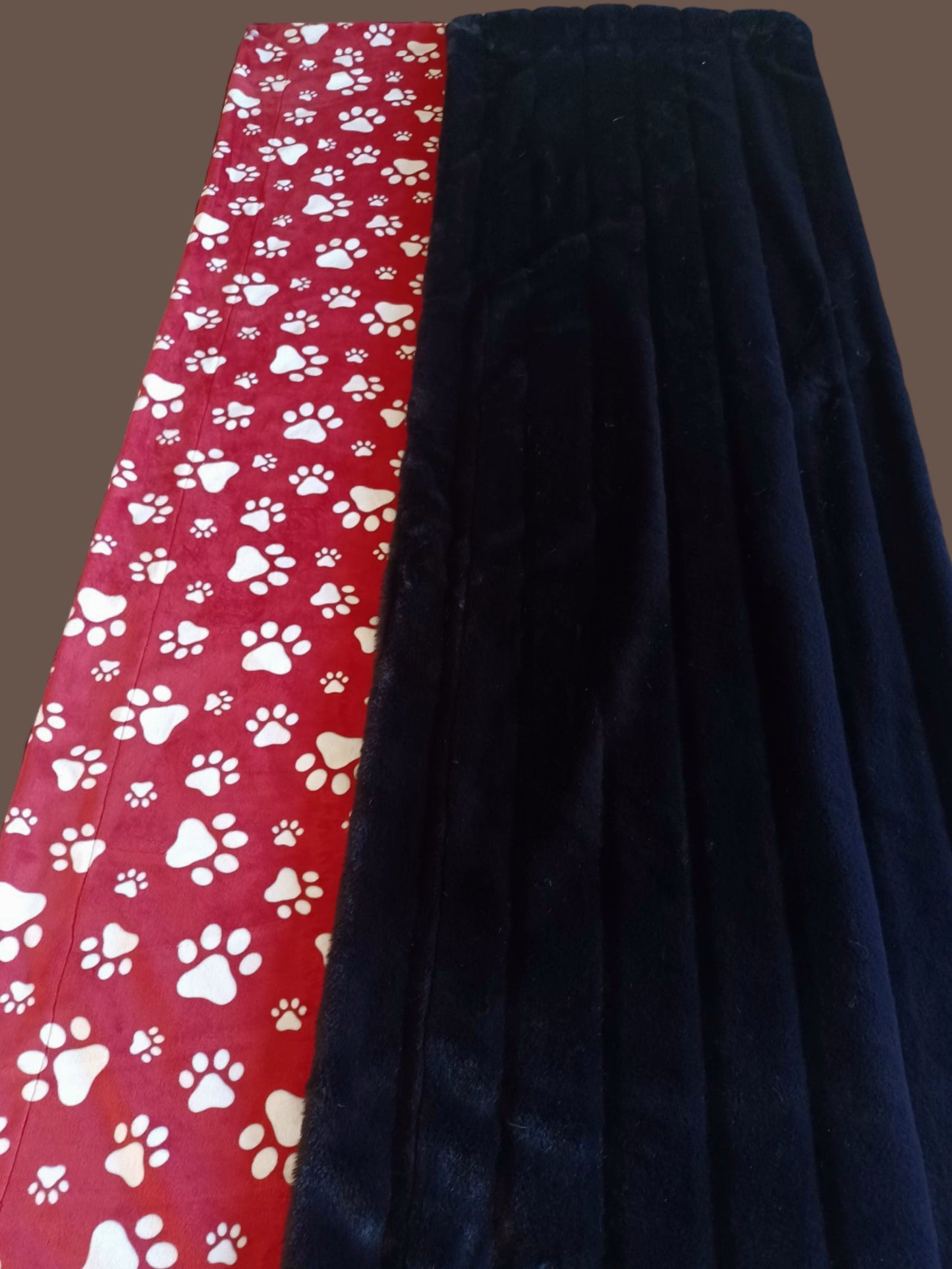 60x72 red/grey paws on black koala