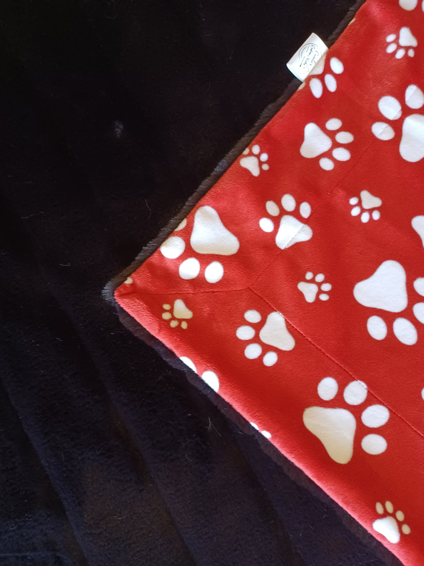 60x72 red/grey paws on black koala